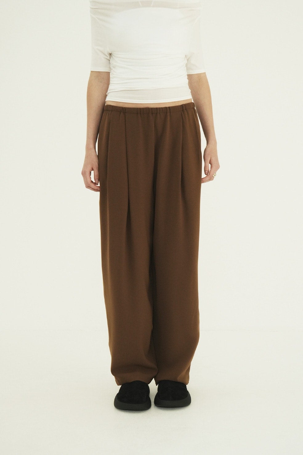DRAWSTRING LOOSE TUCK PANTS 10110-7283｜CLANE クラネ通販